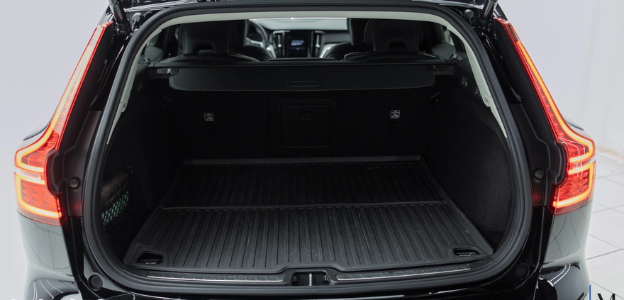 Volvo V60 Cross Country cena 169900 przebieg: 74000, rok produkcji 2021 z Żagań małe 497